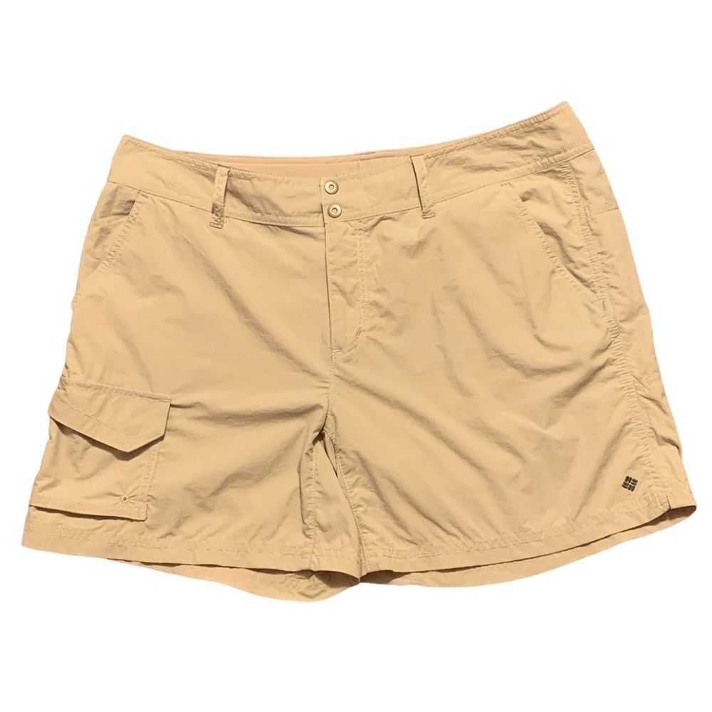 Columbia Beige Nylon cargo shorts size 14